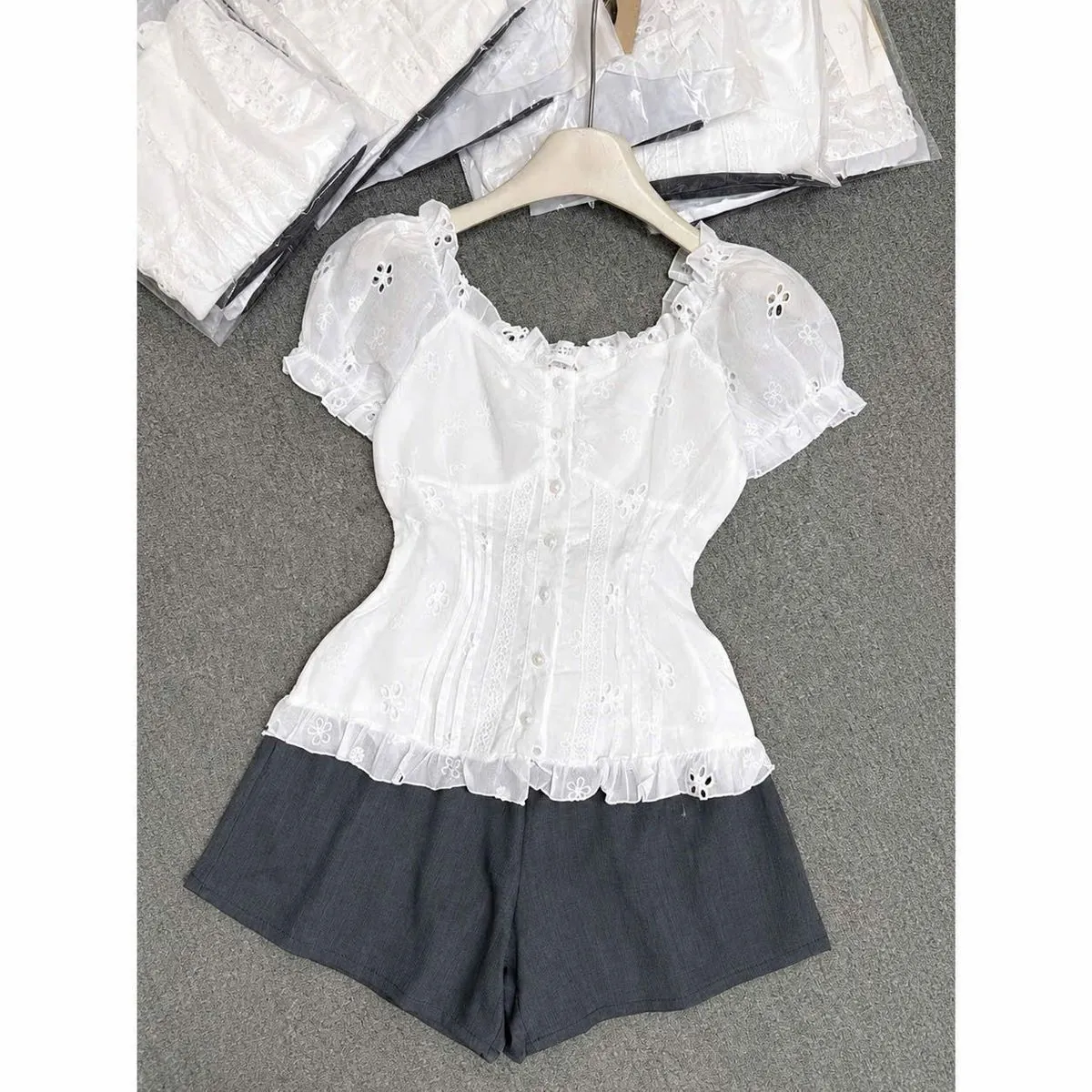 Áo Babydoll Ren Trắng Cổ Tim Tiểu Thư Nhún Ngực Tay Phồng Hàn Quốc - Ảnh chi tiết 4