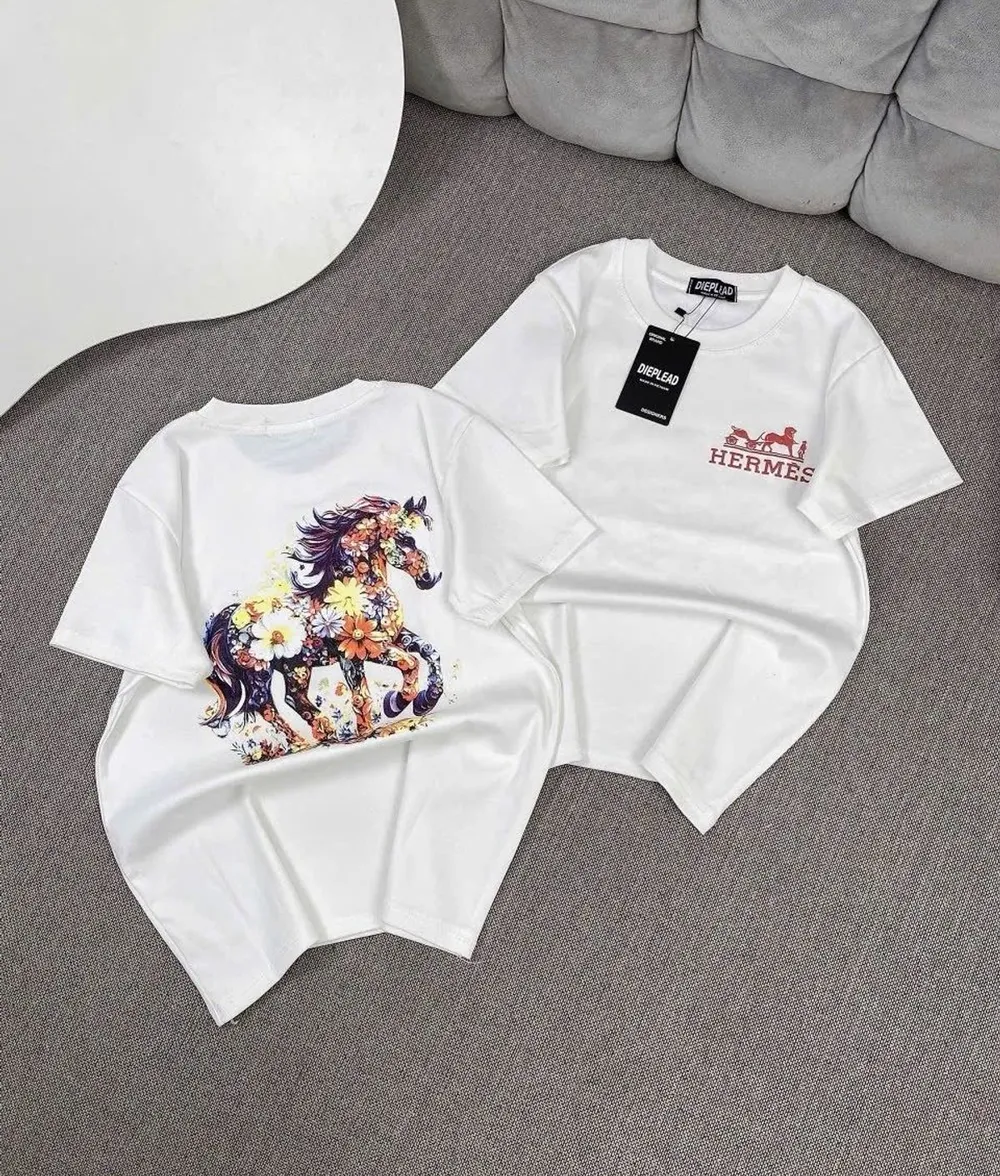 Áo Phông Nữ Cotton Form Regular Fit Họa Tiết Ngựa Màu Trắng - Ảnh chi tiết 1