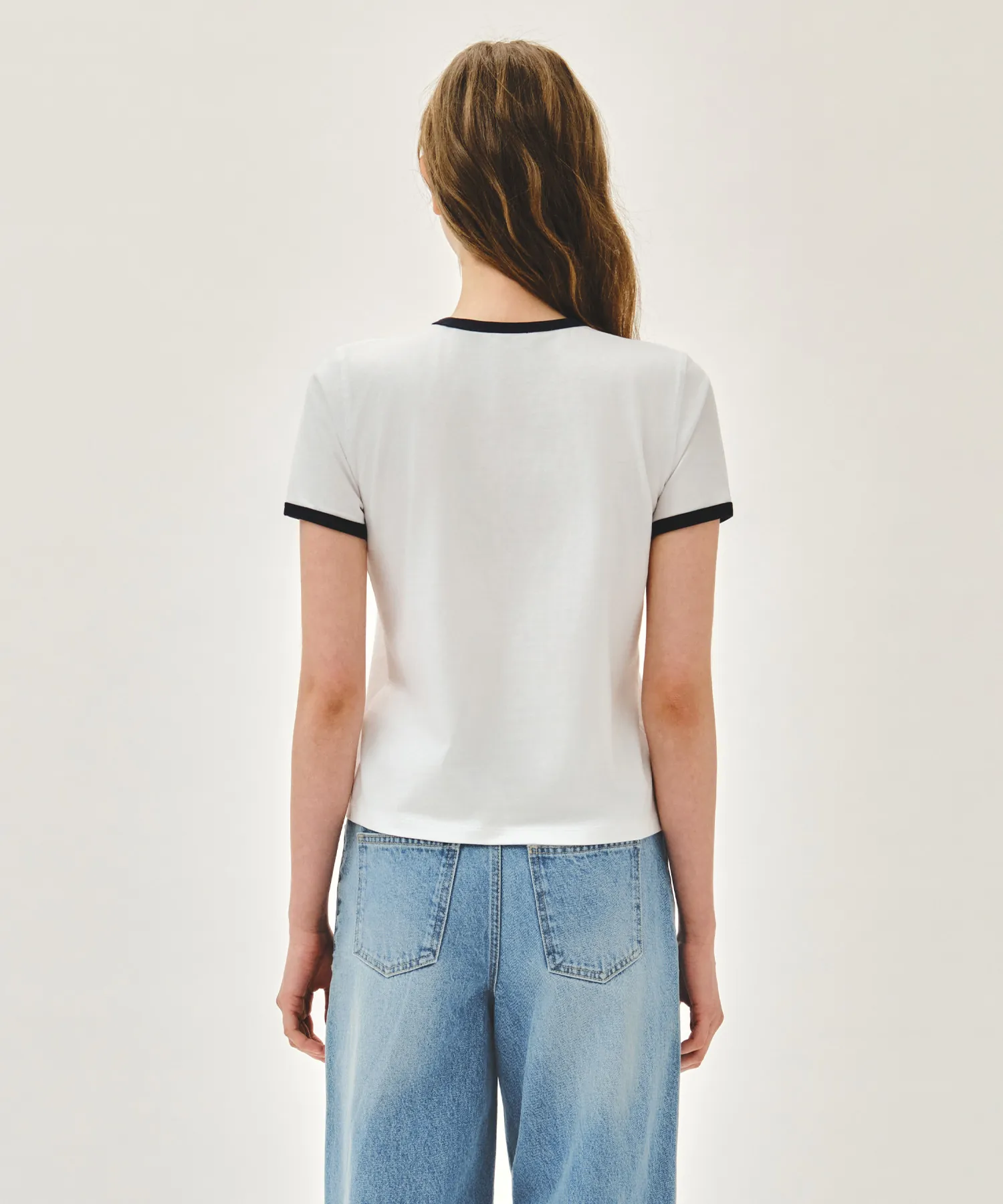 Áo Thun Nữ Marithe Classic Logo Ringer Tee Màu Trắng - Ảnh chi tiết 5